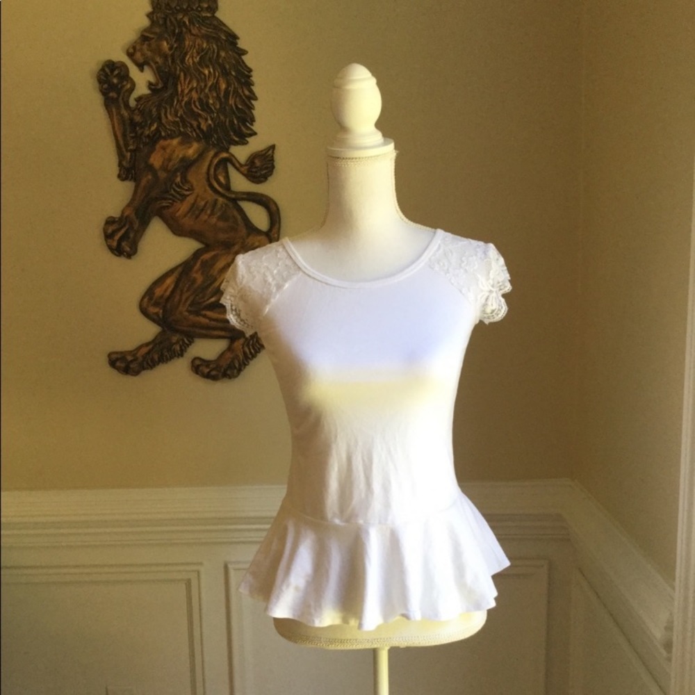 🎉LAST CHANCE🎉 FOREVER 21 Peplum T-shirt Lace Top